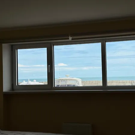 двоповерхові в яхт-клубі Holiday home