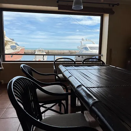 двоповерхові в яхт-клубі Holiday home