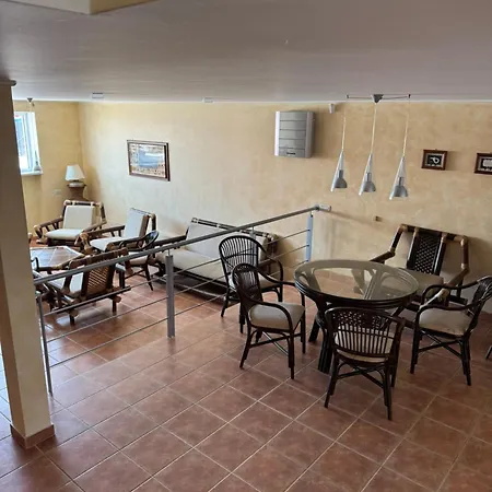 двоповерхові в яхт-клубі Holiday home *